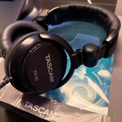 TASCAM TH02 image 2
