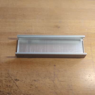 Boîtier Eurorack EOWAVE (84HP) monté avec 2 rails gris + 4 Vis (M5x20) image 1