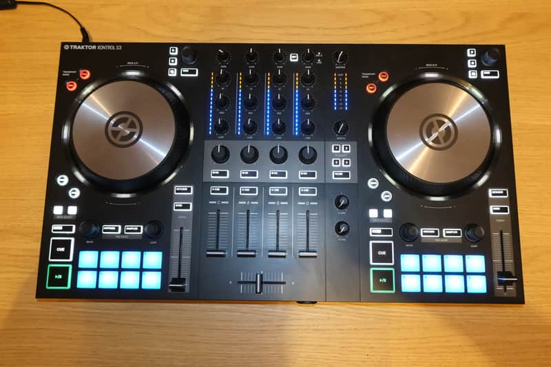 Native Instruments Traktor Kontrol S3 DJ Controller 2019 - Present - Black image 1