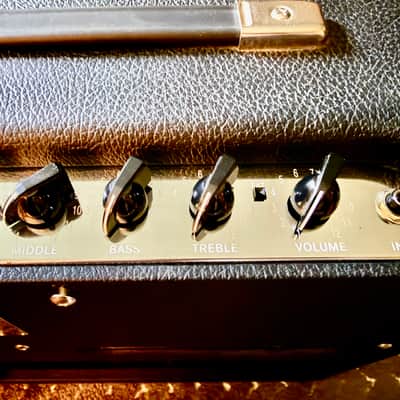 Fender Blues Junior 15-Watt 1x12" Tube Guitar Combo 2002 - Black image 7