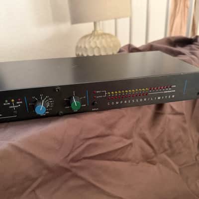 dbx 160A Compressor Limiter 2000s - Black image 3