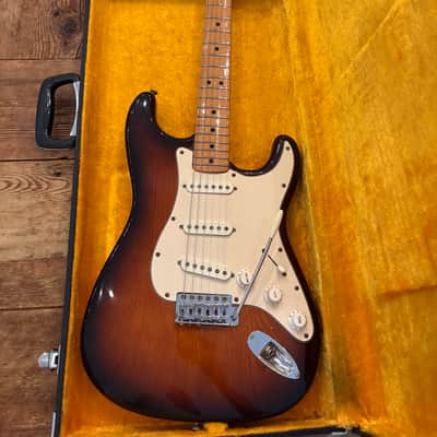 Fernandes stratocaster 1970's Root Beer with case image 6