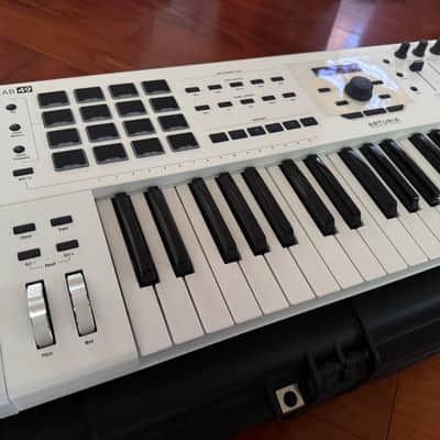 Arturia KeyLab 49 MkII MIDI Controller (White) image 3