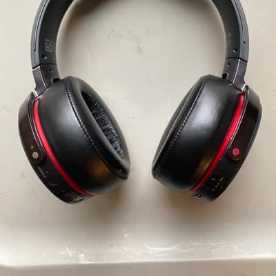 Sony MDR-XB950BT Extra Bass Wireless Headphones image 4
