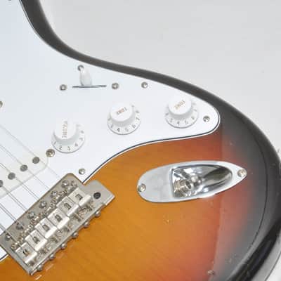 Fender Japan ST62(3TS)'62 Stratocaster 3-Tone Electric Guitar Ref No 6617 image 5