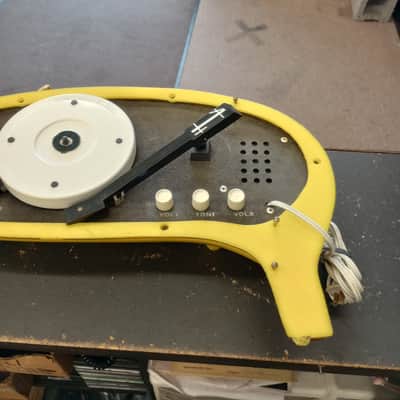 Electric Banana Stereo Phonograph Early 1970s - Yellow image 5