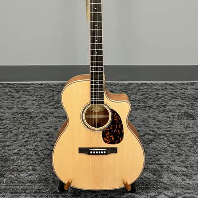 Larrivée OMV-40 with Mahogany, Sitka Spruce & L.R. Baggs Stagepro Element Pickup image 16