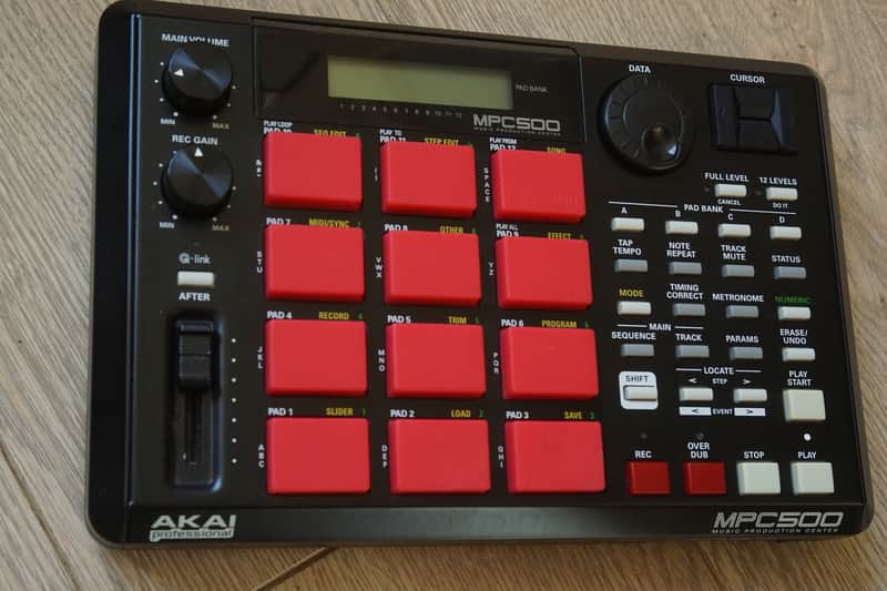 Akai MPC500 Music Production Center 2006 - 2013 - Black image 1