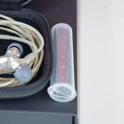Used Shure SE846 Gen 2 Earbuds w/ Box image 4