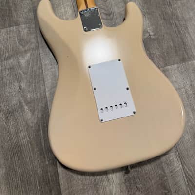 Fender Highway One Stratocaster Left Handed - Blonde Nitro w HSC image 8