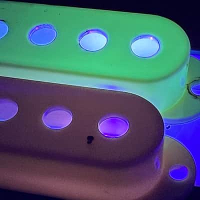 Pre cbs Nylon Pickup cover for Stratocaster®️ correct tool marks Vintage white aged image 15