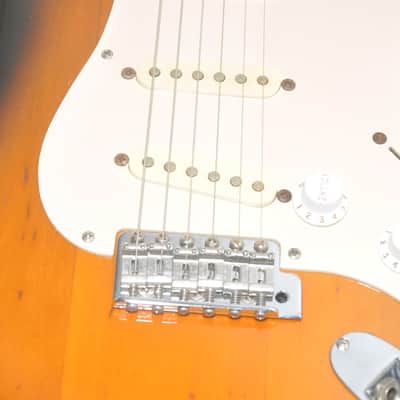Fender Japan ST57（T）'57 Stratocaster 2-Tone Sunburst Electric Guitar Ref No 7526 image 4