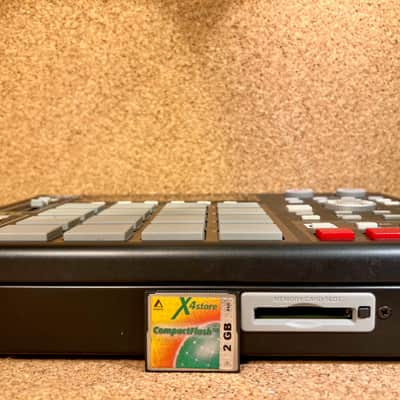 Akai MPC1000 full of upgrades ! – JJOS 2.10 installed – Max RAM 128mb image 5