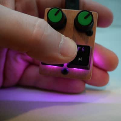 useMidi madMidiMini 2025 with 2 Note Buttons 2 Potentiometers and LEDs image 4