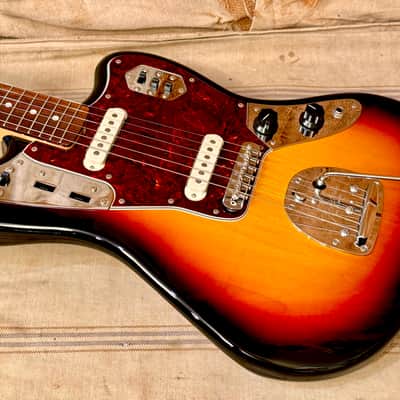 Fender MIJ Traditional 60's Jaguar 2021 - 3 Tone Sunburst image 12