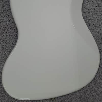 Mint Fender Player II Jazz Bass guitar, Maple Fingerboard, Polar White - MIM image 4