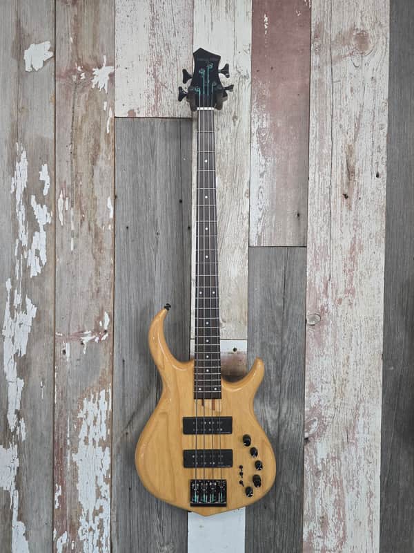 Sire Marcus Miller M5