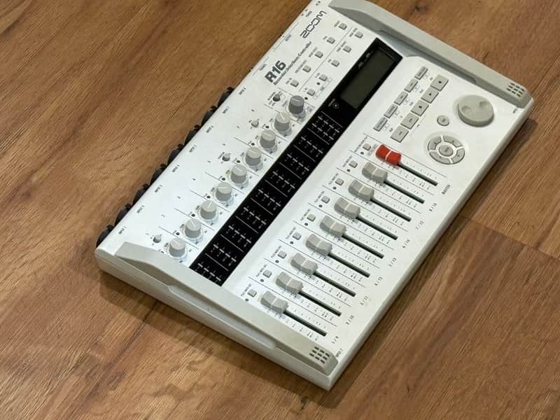 Zoom R16 Recorder Interface image 1