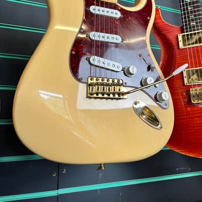 Fender Deluxe Player's Strat Honey Blonde 2007 Electric Guitar image 3