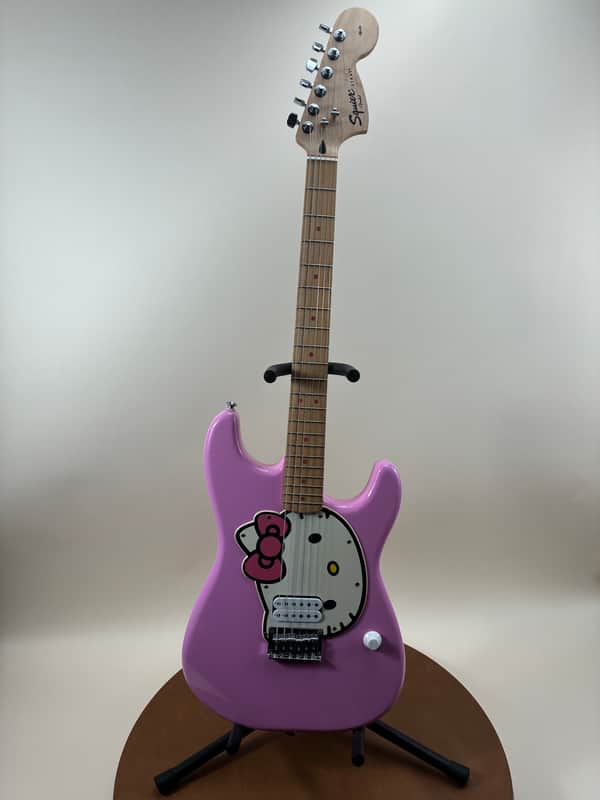 Squier Hello Kitty Stratocaster 2009 - Pink image 1