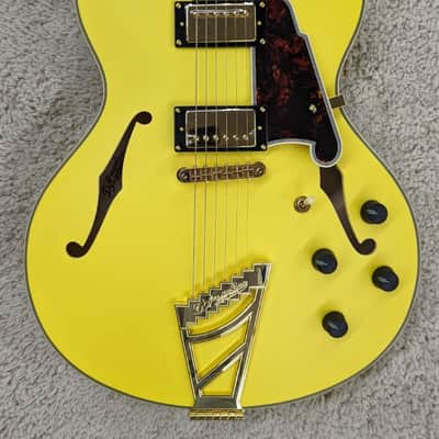 D'Angelico Deluxe DC SemiHollow Electric Guitar w/Case Matte Yellow DADDCMYLGTCB