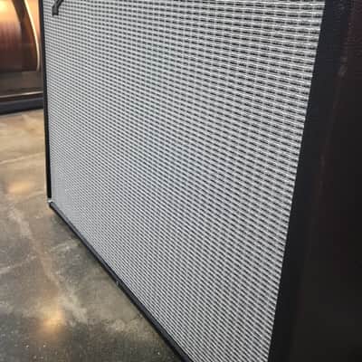 Fender Vibro-King VK-212 B Enclosure 140-Watt 2x12" Guitar Speaker Cabinet - Black image 3