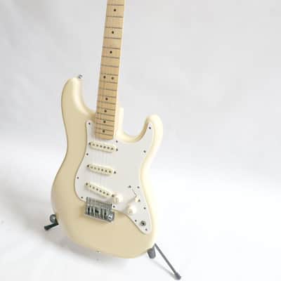 Fender Standard Stratocaster with Maple Fretboard 1983 - 1984 - Ivory White image 2