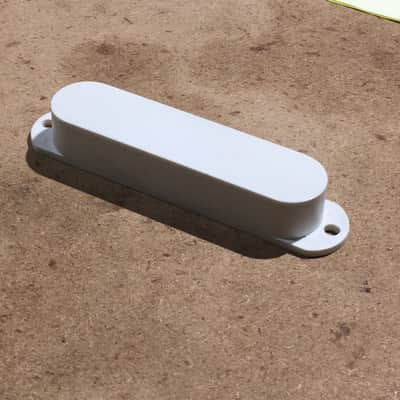 Vintage White Fender Duo Sonic Mustang Musicmaster Guitar Pickup Cover Old Relic image 2