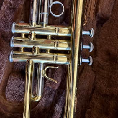 Trumpet with case and mouthpiece. Accent brand image 7