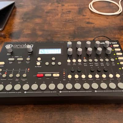 Elektron Analog Four MK1 + Stand + Cables