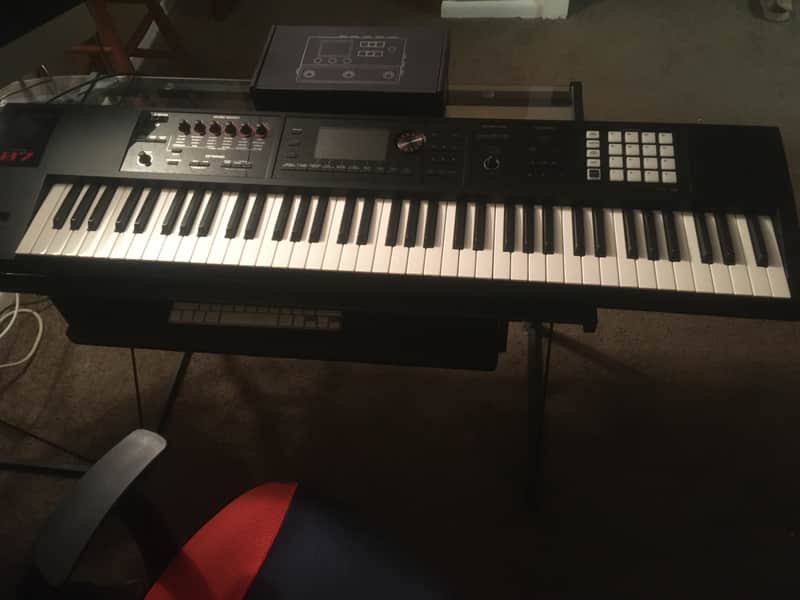 Roland FA-07 76-Key Music Workstation 2014 - Present - Black image 1
