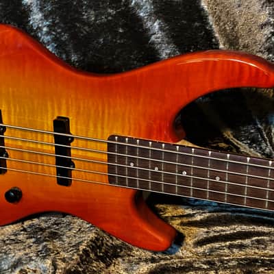 Guild SB605 1985 Sunburst Flame Maple Guild Pilot Bass USA Built Guild Acoustics 5 String Electric image 3