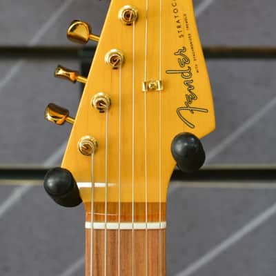 Fender Stevie Ray Vaughan Stratocaster - 3-Colour Sunburst - Incl Vintage-Style Tweed Case image 4
