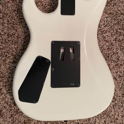 Kramer Baretta 2012 - White 7 of 10 image 6