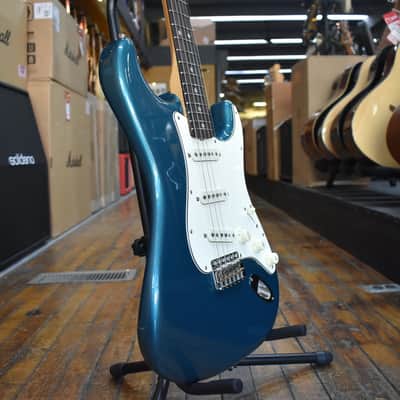 Fender Vintera III Late '60s Stratocaster Ocean Turquoise w/Padded Gig Bag image 2