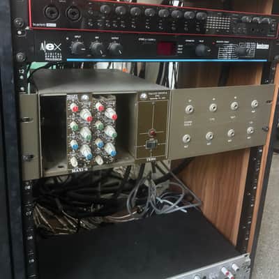 TR804 with 2x Maxi-Q image 1