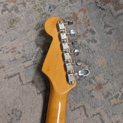 Fender AVRI 62' Stratocaster with Original Hardshell Case - 1991 - 3 Tone Sunburst image 5