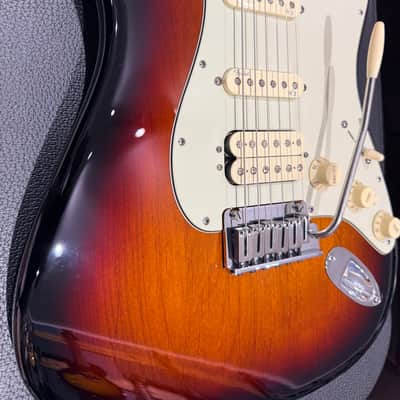 Fender American Deluxe Stratocaster 2012 - 3 Tone Sunburst image 2