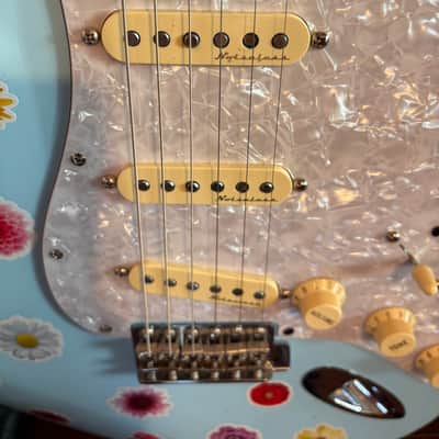Fender Noiseless pickups, fender bridge, unknown body - Sonic blue image 8