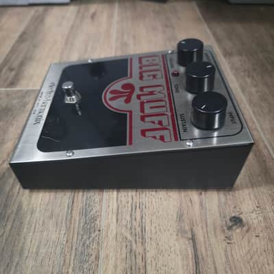 Electro-Harmonix Big Muff Pi 2000 - Present - Silver / Black / Red image 3