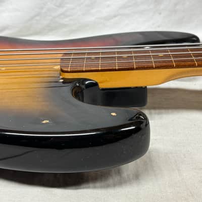 Fender Jaco Pastorius Jazz Bass Fretless 4-string J-Bass with Case 2005 - 3-Color Sunburst / Pau Ferro fingerboard image 14