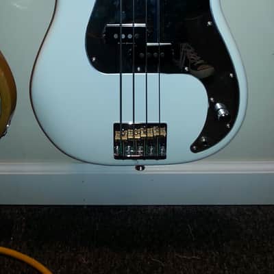 Squier Chris Aiken Signature P-Bass Olympic White image 2