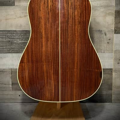 Alvarez Yairi Masterworks DYMR70 Sunburst 12th-Fret Slope Shoulder Dreadnought B-Stock (DYMR70_Sunburst) image 5