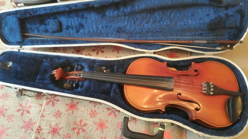 Suzuki 4-4 violin Model 220 in excellent condition image 1