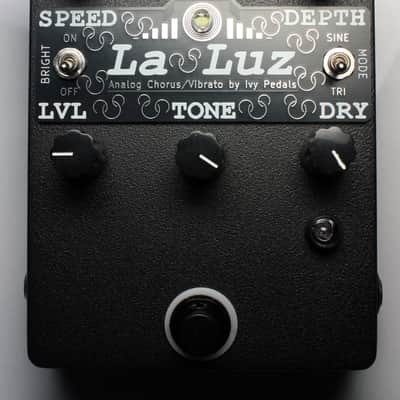Ivy Pedals La Luz 2025 - All-Black + always-on LFO LED image 2