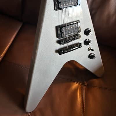 2021 Gibson Dave Mustaine Flying V Silver metallic image 8