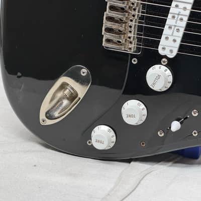 Hamer USA Daytona Guitar S-style with Case - Black / Maple neck image 5