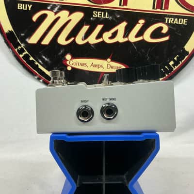 Walrus Audio Mako Series D1 v1 Delay Pedal image 4