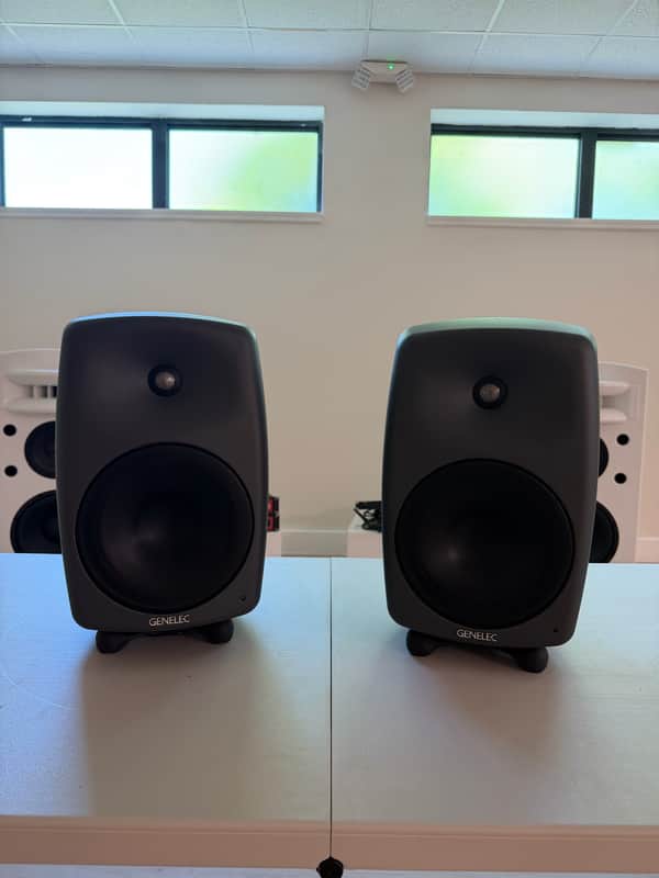 Genelec 8050B 8" Powered Nearfield Studio Monitor (Pair) - Gray image 1