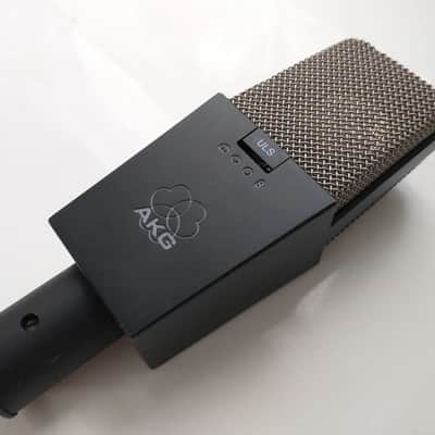 AKG C414 B ULS Multipattern Large Diaphragm Condenser Microphone Pair w/ Shockmounts and Case image 4